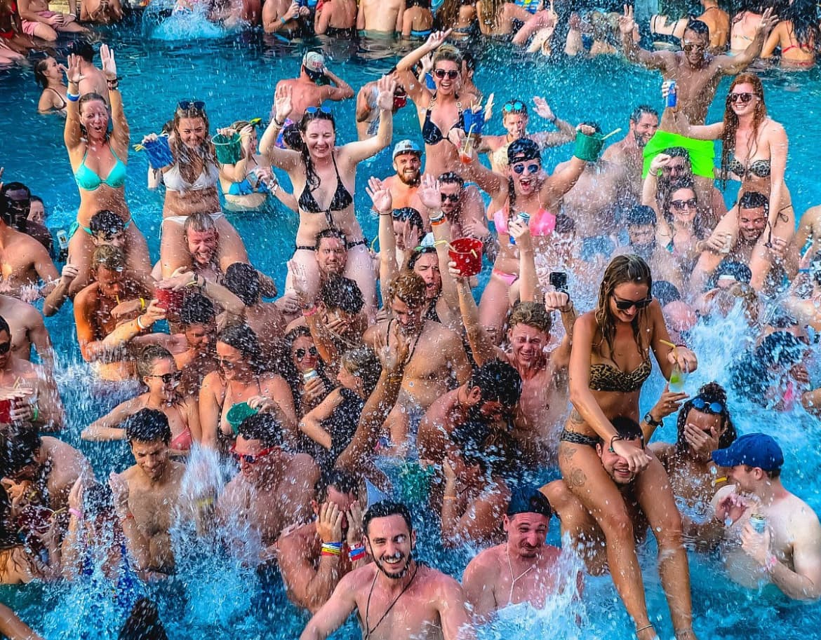 Santiago Speaks Pool Party! image}